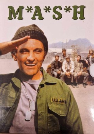 M.A.S.H  - 1. évad (3DVD box) (1972) (egyik lemez kissé karcos)